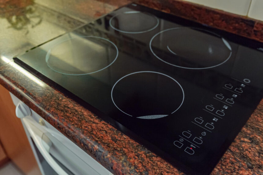 Płyta indukcyjna w kuchni — czy sprawdzi się lepiej niż gazowa?